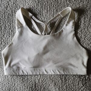 Old Navy Active PowerPress Strappy Racerback Medium Support Sports Bra in White